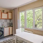 Iztok House