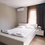 Iztok House *