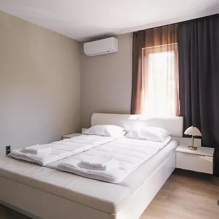 Iztok House *
